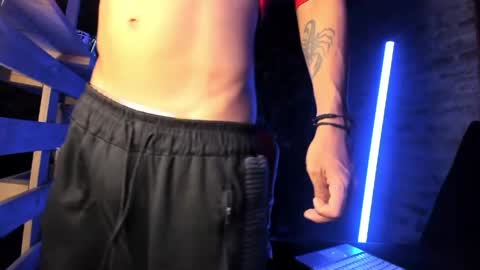 Snapshot of dreyk20 chatting on 05-14-26, 02:18 Dreyk online show from 05-14-26, 02:18