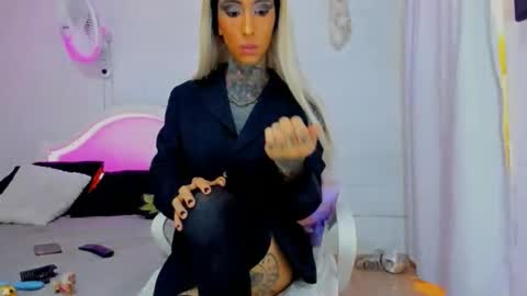 Snapshot of drippyorlove chatting on 11-14-25, 01:43 drippyorlove online show from 11-14-25, 01:43