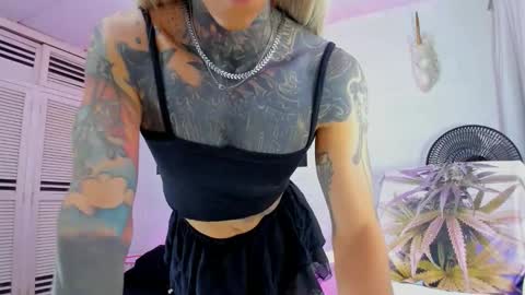 Snapshot of drippyorlove chatting on 11-29-25, 07:28 drippyorlove online show from 11-29-25, 07:28