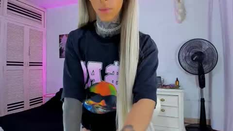 Snapshot of drippyorlove chatting on 12-01-25, 08:36 drippyorlove online show from 12-01-25, 08:36