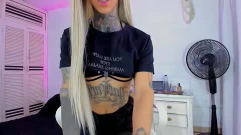 Snapshot of drippyorlove chatting on 12-02-25, 08:37 drippyorlove online show from 12-02-25, 08:37