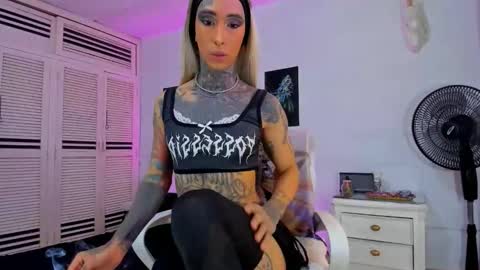 Snapshot of drippyorlove chatting on 12-04-25, 02:26 drippyorlove online show from 12-04-25, 02:26