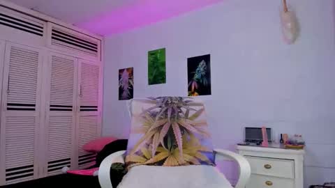 Snapshot of drippyorlove chatting on 12-17-25, 01:39 drippyorlove online show from 12-17-25, 01:39