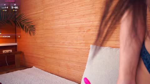 Snapshot of drutywerri chatting on 12-19-24, 09:29 Polly day and Amelia night online show from 12-19-24, 09:29