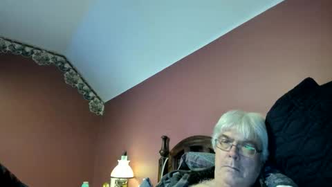 Snapshot of dug38 chatting on 05-11-26, 02:01 Doug online show from 05-11-26, 02:01