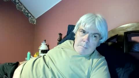 Snapshot of dug38 chatting on 05-25-26, 01:44 Doug online show from 05-25-26, 01:44