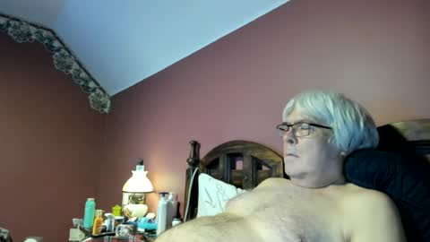 Snapshot of dug38 chatting on 06-17-26, 01:56 Doug online show from 06-17-26, 01:56