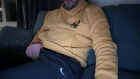 Snapshot of duke_london chatting on 02-19-25, 07:05 Duke online show from 02-19-25, 07:05