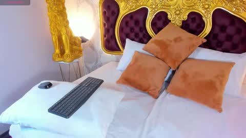 Snapshot of dulce_26_ chatting on 12-17-25, 10:38 Lucy online show from 12-17-25, 10:38