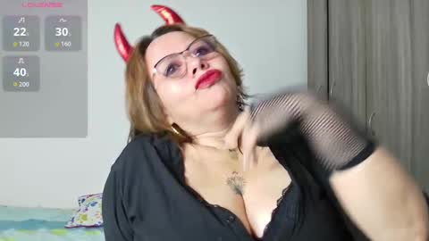 Im Dulce online show from 10-31-25, 01:06