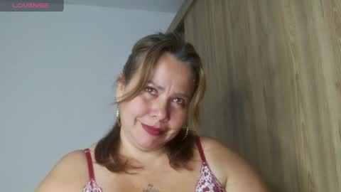 Snapshot of dulce_anahi_ chatting on 05-08-26, 01:33 Im Dulce online show from 05-08-26, 01:33