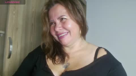 Snapshot of dulce_anahi_ chatting on 06-11-26, 11:14 Im Dulce online show from 06-11-26, 11:14