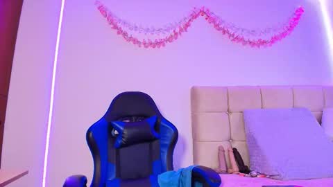 Dulce Maria online show from 02-12-26, 11:38