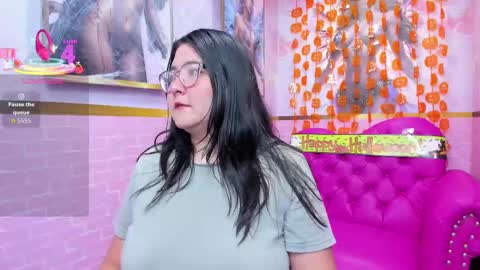 Snapshot of dulce_meow chatting on 10-18-25, 11:44 Dulce online show from 10-18-25, 11:44