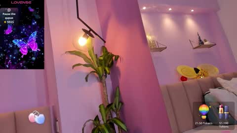 dulce_mg online show from 12-18-25, 07:20