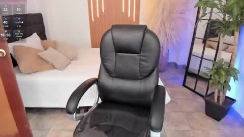 NICOLLE online show from 07-18-26, 09:46