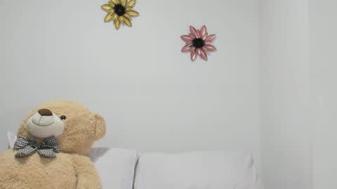 Snapshot of dulce_roberts_ chatting on 12-17-24, 01:27 Dulce  online show from 12-17-24, 01:27