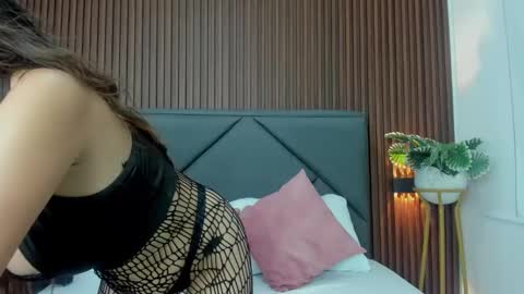 Snapshot of dulce_victoriaa_ chatting on 02-11-25, 01:20 V I C T O R I A online show from 02-11-25, 01:20