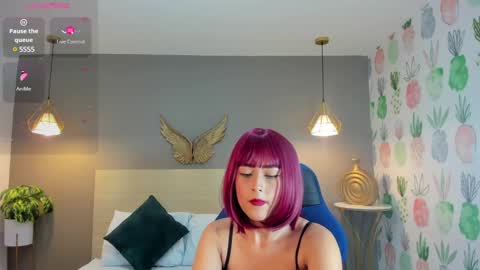 Snapshot of dulce_victoriaa_ chatting on 02-14-25, 03:15 V I C T O R I A online show from 02-14-25, 03:15