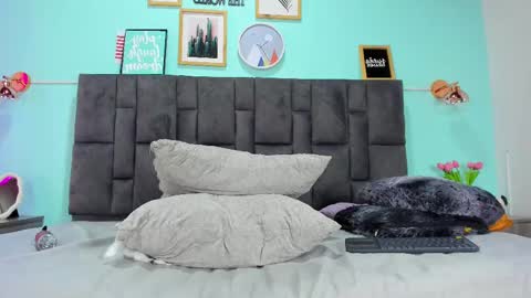 DULCE AURORA online show from 03-04-25, 05:53