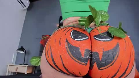 DULCE AURORA online show from 10-31-25, 02:45