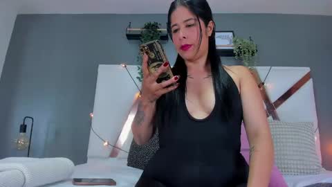 DULCE AURORA online show from 04-25-26, 02:58