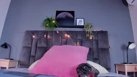 DULCE AURORA online show from 06-11-26, 06:00