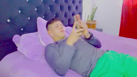 Snapshot of dulcetentacion__ chatting on 10-23-25, 09:57 Juliana and online show from 10-23-25, 09:57