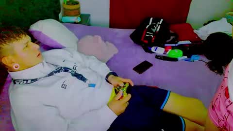 Snapshot of dulcetentacion__ chatting on 10-25-25, 11:43 Juliana and online show from 10-25-25, 11:43