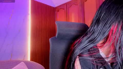 Dulce online show from 04-17-26, 03:09