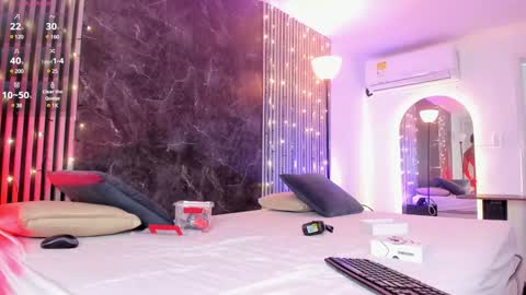 Snapshot of duriel_ chatting on 12-22-24, 01:22 Duriel online show from 12-22-24, 01:22