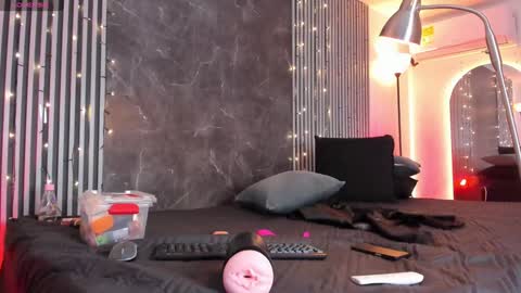 Snapshot of duriel_ chatting on 12-29-24, 01:17 Duriel online show from 12-29-24, 01:17