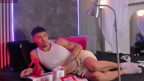 Snapshot of duriel_ chatting on 02-08-25, 12:39 Duriel online show from 02-08-25, 12:39