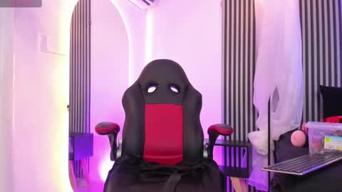 Snapshot of duriel_ chatting on 02-11-25, 12:27 Duriel online show from 02-11-25, 12:27