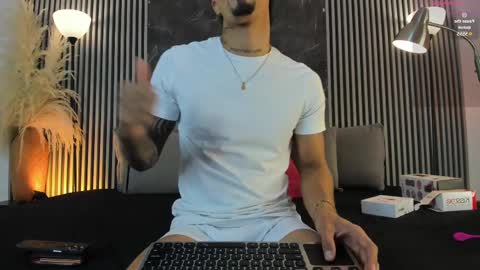 Snapshot of duriel_ chatting on 03-08-25, 01:03 Duriel online show from 03-08-25, 01:03