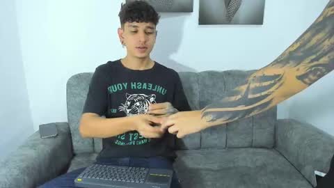 Snapshot of dust_couple chatting on 02-27-26, 11:32 Nicolle y Julian online show from 02-27-26, 11:32