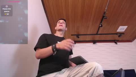 Snapshot of dustin_sonne chatting on 01-19-25, 09:33 Dustin Sonne online show from 01-19-25, 09:33