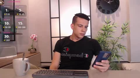 Snapshot of dustin_sonne chatting on 01-23-25, 03:48 Dustin Sonne online show from 01-23-25, 03:48