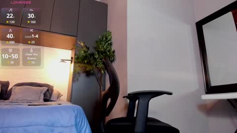 Snapshot of dustin_sonne chatting on 01-24-25, 03:32 Dustin Sonne online show from 01-24-25, 03:32