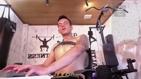 Snapshot of dustin_sonne chatting on 01-25-25, 06:34 Dustin Sonne online show from 01-25-25, 06:34