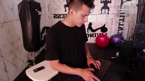 Snapshot of dustin_sonne chatting on 01-25-25, 09:36 Dustin Sonne online show from 01-25-25, 09:36