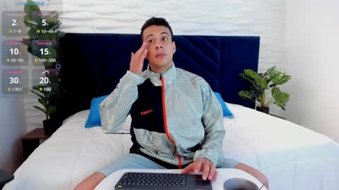 Snapshot of dustin_sonne chatting on 01-26-25, 03:38 Dustin Sonne online show from 01-26-25, 03:38