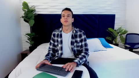 Snapshot of dustin_sonne chatting on 01-28-25, 03:25 Dustin Sonne online show from 01-28-25, 03:25