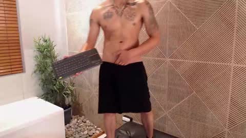 Snapshot of dustin_sonne chatting on 01-30-25, 06:24 Dustin Sonne online show from 01-30-25, 06:24