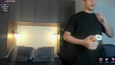 Snapshot of dustin_sonne chatting on 01-31-25, 03:20 Dustin Sonne online show from 01-31-25, 03:20