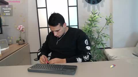 Snapshot of dustin_sonne chatting on 02-03-25, 03:09 Dustin Sonne online show from 02-03-25, 03:09