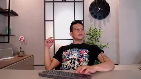 Snapshot of dustin_sonne chatting on 02-05-25, 06:24 Dustin Sonne online show from 02-05-25, 06:24