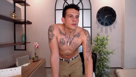 Snapshot of dustin_sonne chatting on 02-05-25, 09:25 Dustin Sonne online show from 02-05-25, 09:25