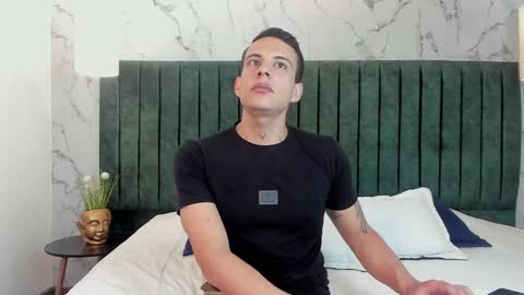 Snapshot of dustin_sonne chatting on 02-07-25, 03:45 Dustin Sonne online show from 02-07-25, 03:45