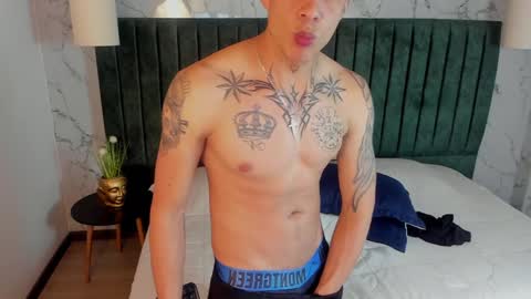 Snapshot of dustin_sonne chatting on 02-07-25, 06:45 Dustin Sonne online show from 02-07-25, 06:45